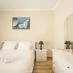 Апартаменты Bella Vista - By Smarthomes Сан-Мартинью-ду-Порту